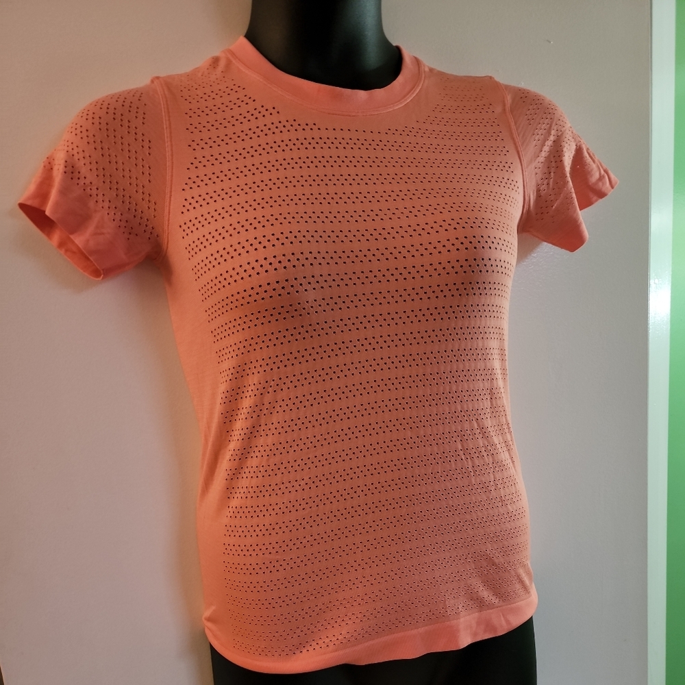 LULULEMON TOP